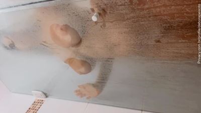 Debora Peixoto (pxtdebora) pelada no banho